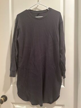 Uniqlo women’s Waffle Knit Crewneck dress scoop hem long sleeve size M dark gray